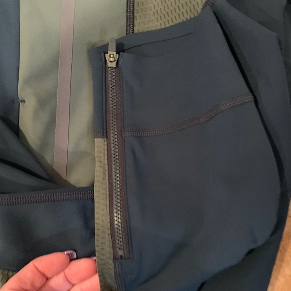 Allyson Felix Athleta Legend Mesh 7/8 Tight L NWT - Picture 9 of 9